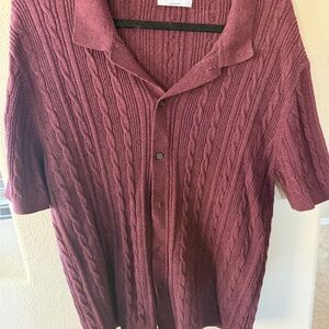 Old Navy Men's Maroon Cable Knit shirt